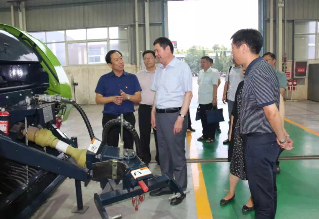 新鄉(xiāng)市工信委黨組書(shū)記、主任杜家武一行到花溪公司調(diào)研